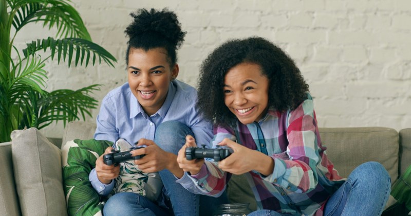 reddit stories aita sibling rivalry siblings twin sisters tomodachi life parenting twins hidden belongings little sister video games nintendo persona 5 Family - 46132741