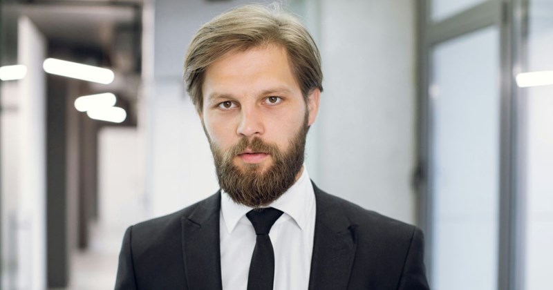 A Creative Director, who refused to clean himself regularly, was fired from his new job because of his lack of hygiene. 