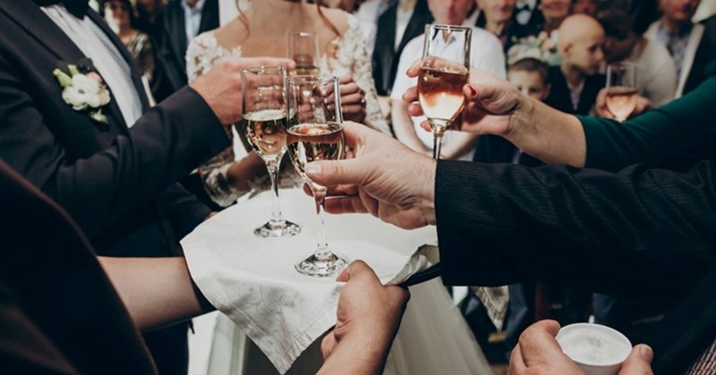 Wedding Themes family drama bride marriage wedding party wedding story brides wedding cake family reddit thread Reddit weddings Weddings - 46208773