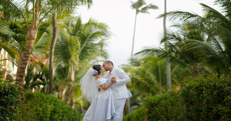 bride groom ex girlfriend uninvited Weddings - 46443013