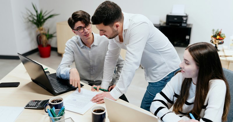 management workplace discussion workplace-stories owner partnership coworkers partners business Workplace - 46485509