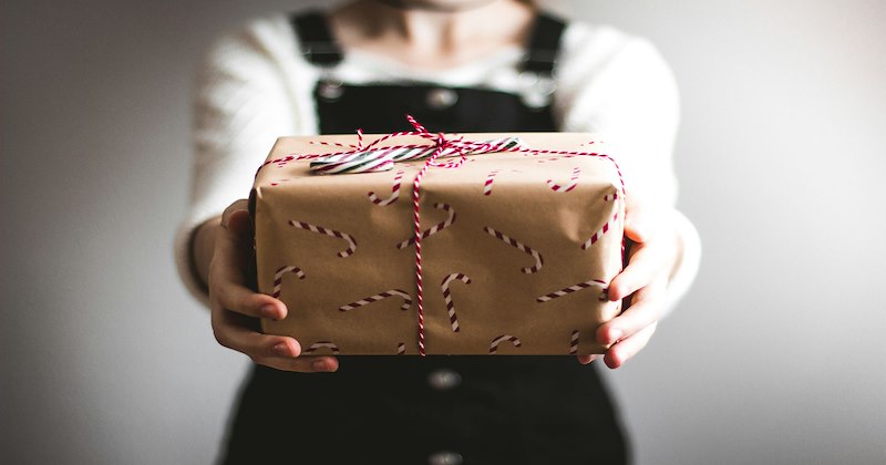 FAILS presents gift giving sister Family - 46923781