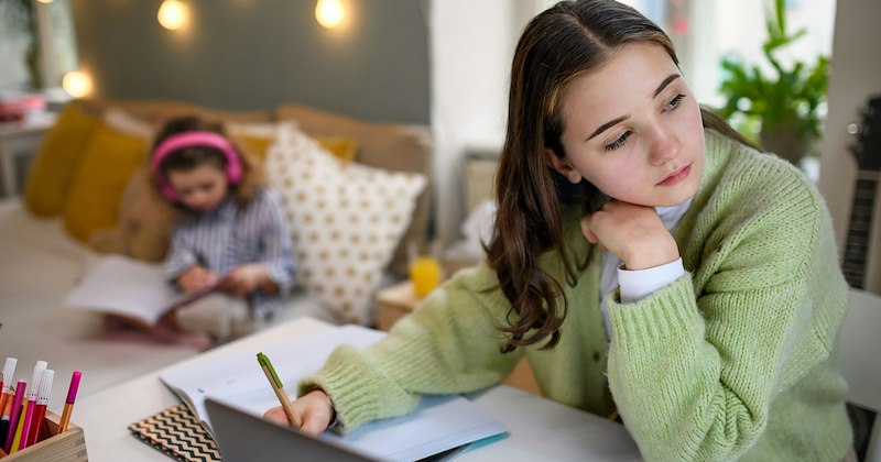 students loans student loans crazy things parents say bad parenting bad parents parenting debt loan student debt rich people rich college student parents Parenting - 46967301