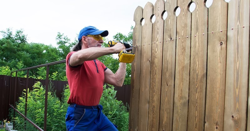 neighbors neighborhood fence homeowner fences back yard property property line entitled people Neighbors - 46978565
